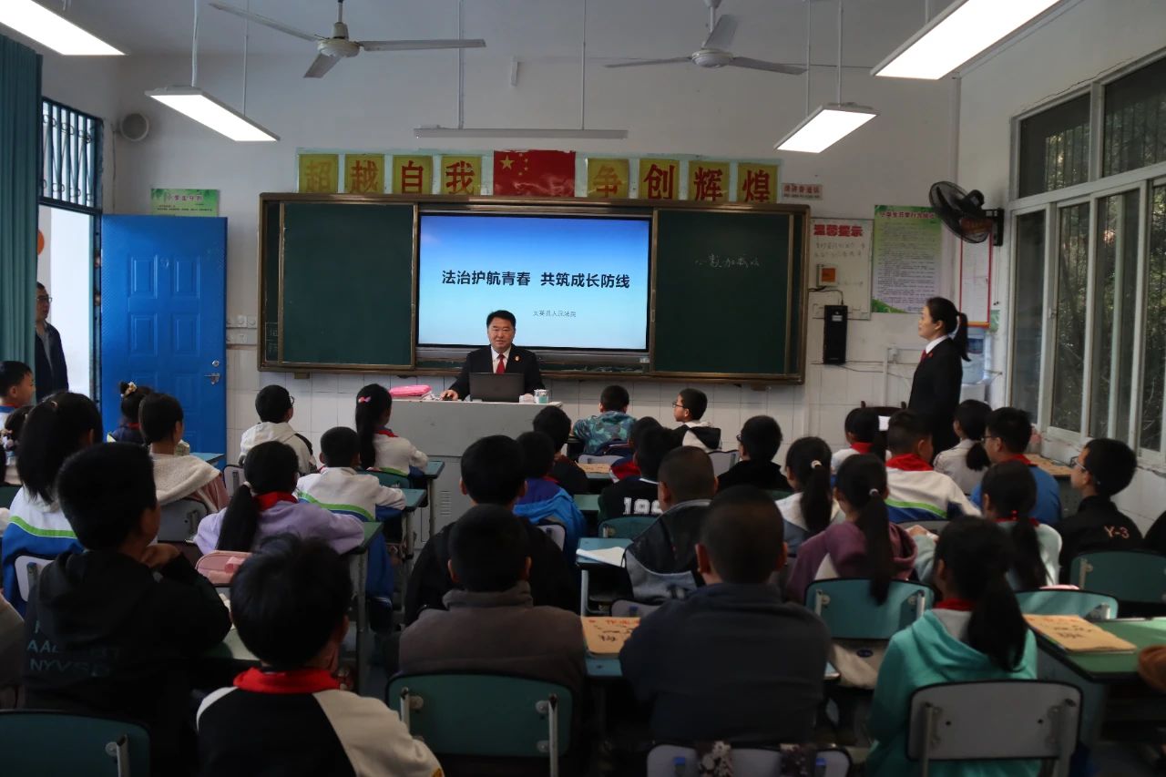 90f8e5abe1f68da57e4028313ca4554f.jpg